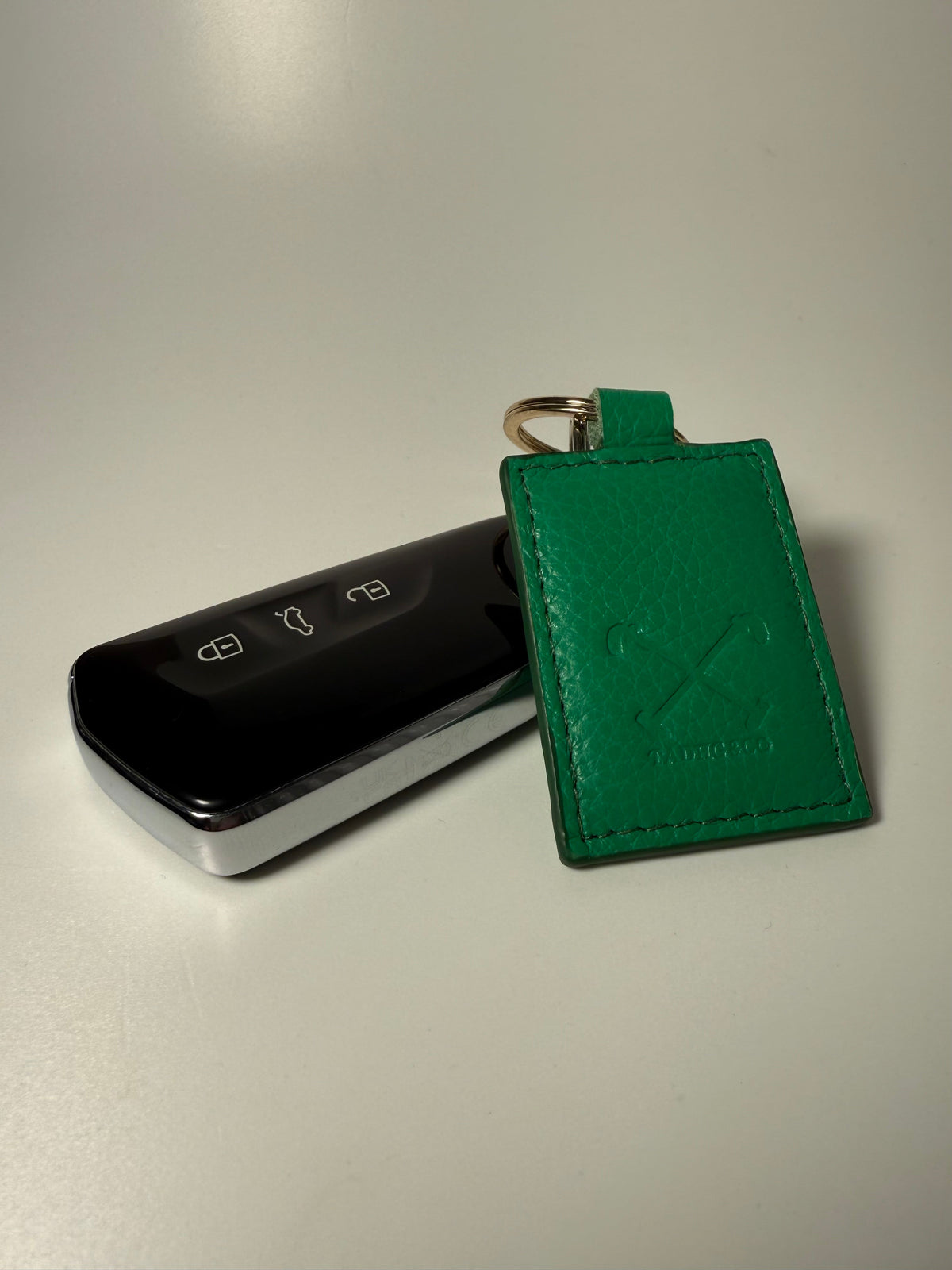 Stylish Green Pebble Grain Key Ring - Handcrafted Italian Leather Accessory